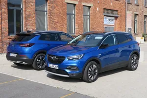 Opel Grandland X - A Perfect Blend Of Stunning Design And Versatile Performance Wallpaper