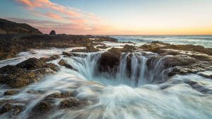 Oregon Thor's Well Wallpaper