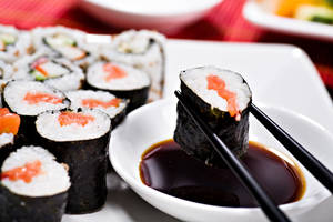 Oriental Maki Sushi Wallpaper