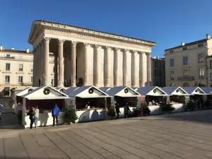 Outdoor Market Beside Maison Carrée Wallpaper