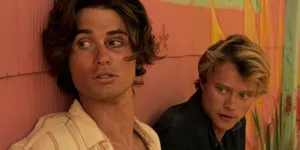 Outer Banks John B And Jj Wallpaper