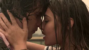 Outer Banks Kiss Wallpaper