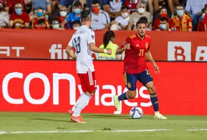 Pablo Fornals Fist Bump Wallpaper