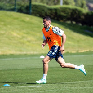 Pablo Fornals Orange Training Wallpaper