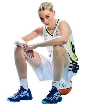 Paige Bueckers Basketball Star Wallpaper
