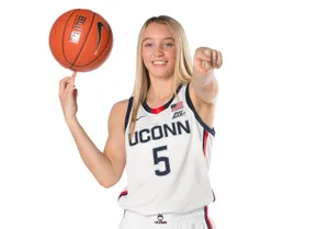 Paige Bueckers Uconn Basketball Star Wallpaper