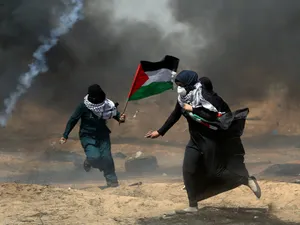 Palestine Citizens Running Away Wallpaper