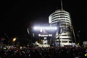 Party At The Ground Floor Of The Capitol Records Building Wallpaper