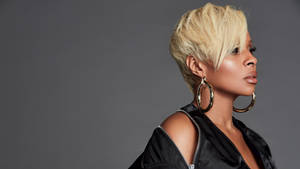 Passionate Performance By Mary J Blige Wallpaper