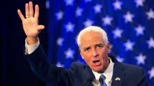 Passionate Speech By Charlie Crist Wallpaper