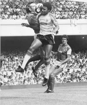 Pat Jennings Versus Paul Elliott Black And White Wallpaper