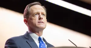 Pat Toomey Looking At Audience Wallpaper