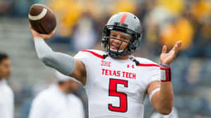 Patrick Mahomes Cool Quarterback For Texas Tech Wallpaper