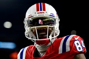 Patriots Player Smiling Helmet84 Wallpaper