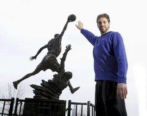 Pau Gasol And Basketball Statue Wallpaper