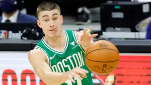 Payton Pritchard Passing Ball Wallpaper