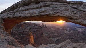 Peeking Sun In Canyonlands National Park Wallpaper