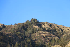 Pemandangan Brown Rocky Mountaintop Wallpaper