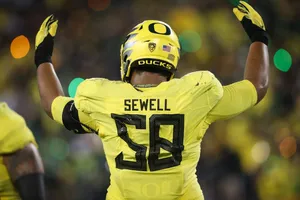 Penei Sewell Oregon Ducks Celebration Wallpaper