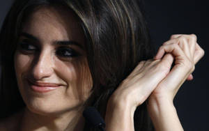 Penelope Cruz Genuine Smile Wallpaper