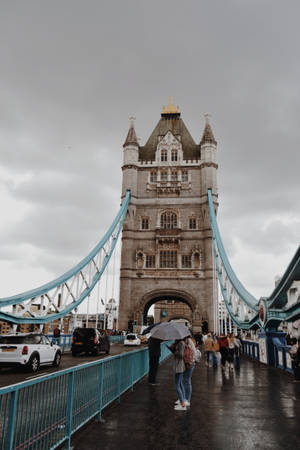 People On Tower Bridge London Wallpaper