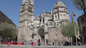 People Outside The Toledo Cathedral Wallpaper