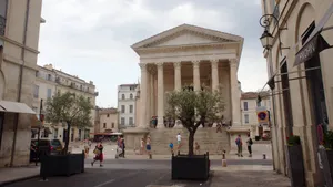 People Walking By Maison Carrée Wallpaper