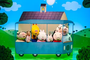 Peppa Pigand Friendson School Bus Adventure Wallpaper