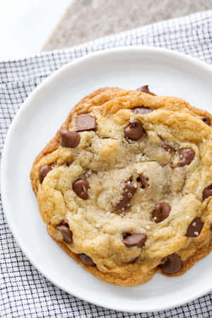 Perfect Chocolate Chip Cookie Plate Wallpaper