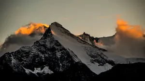 Perfect Triangle Mountain Macos Wallpaper