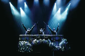 Performance Art At Its Finest - Blue Man Group Wallpaper