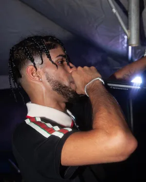 Performer Singingon Stage Wallpaper