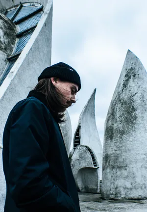 Pessimistic Man By Sculptures Wallpaper