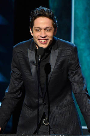 Pete Davidson Roast Of Justin Bieber Wallpaper