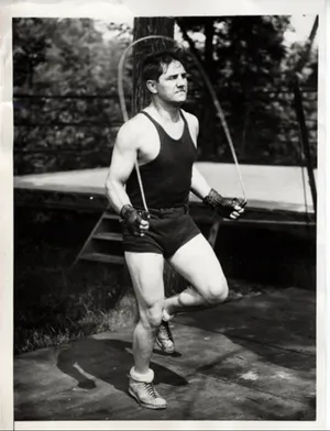 Pete Latzo Doing A Jumping-rope Workout Wallpaper