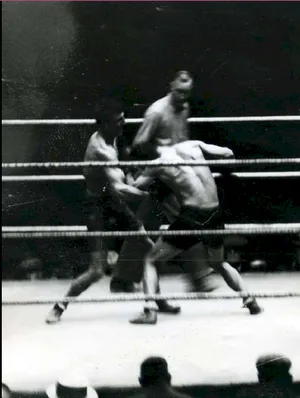 Pete Latzo Doing A Low Blow Wallpaper