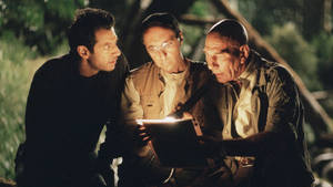 Pete Postlethwaite, Jeff Goldblum, And Harvey Jason Wallpaper