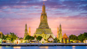 Photograph Of Wat Arun Wallpaper