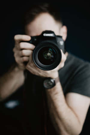 Photographerin Action.jpg Wallpaper