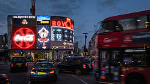 Piccadilly Circus Vehicle Stuck In The Road Wallpaper