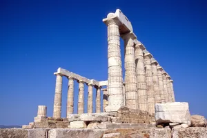 Pillars Contrasting Blue Sky Sounion Wallpaper