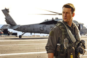 Pilot Glen Powellwith Helicopter Wallpaper