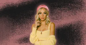 Pink Hat Blonde Woman Stylish Outfit Wallpaper