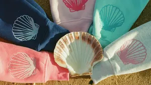 Pink Palm Puff Collection Wallpaper