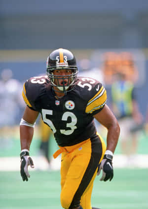 Pittsburgh Steelers Linebackerin Action Wallpaper