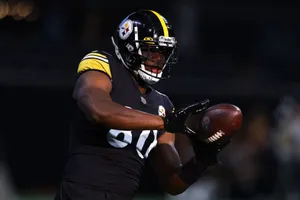 Pittsburgh Steelers Player Catching Football Wallpaper