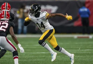 Pittsburgh Steelers Player In Action Wallpaper