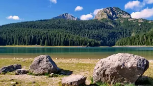 Placid Lake At The Durmitor National Park Wallpaper