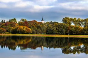Placid Lake In The Autumn Wallpaper