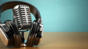 Podcast Microphoneand Headphones Wallpaper